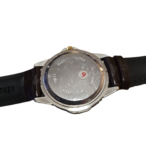 Swanson Watch L12 Shows Wear - Picture 3 of 3